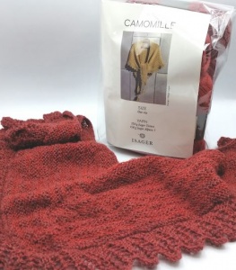 Isager Yarns knitted shawl kit CAMOMILLE -burned red